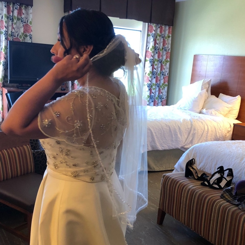 Ivory Bridal Veil Elbow Length - Picture 5 of 5
